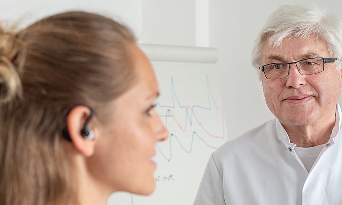 By constantly measuring the most important vital parameters and transmitting them to a central unit, ear sensors help increase safety for Covid-19 patients in domestic quarantine. 